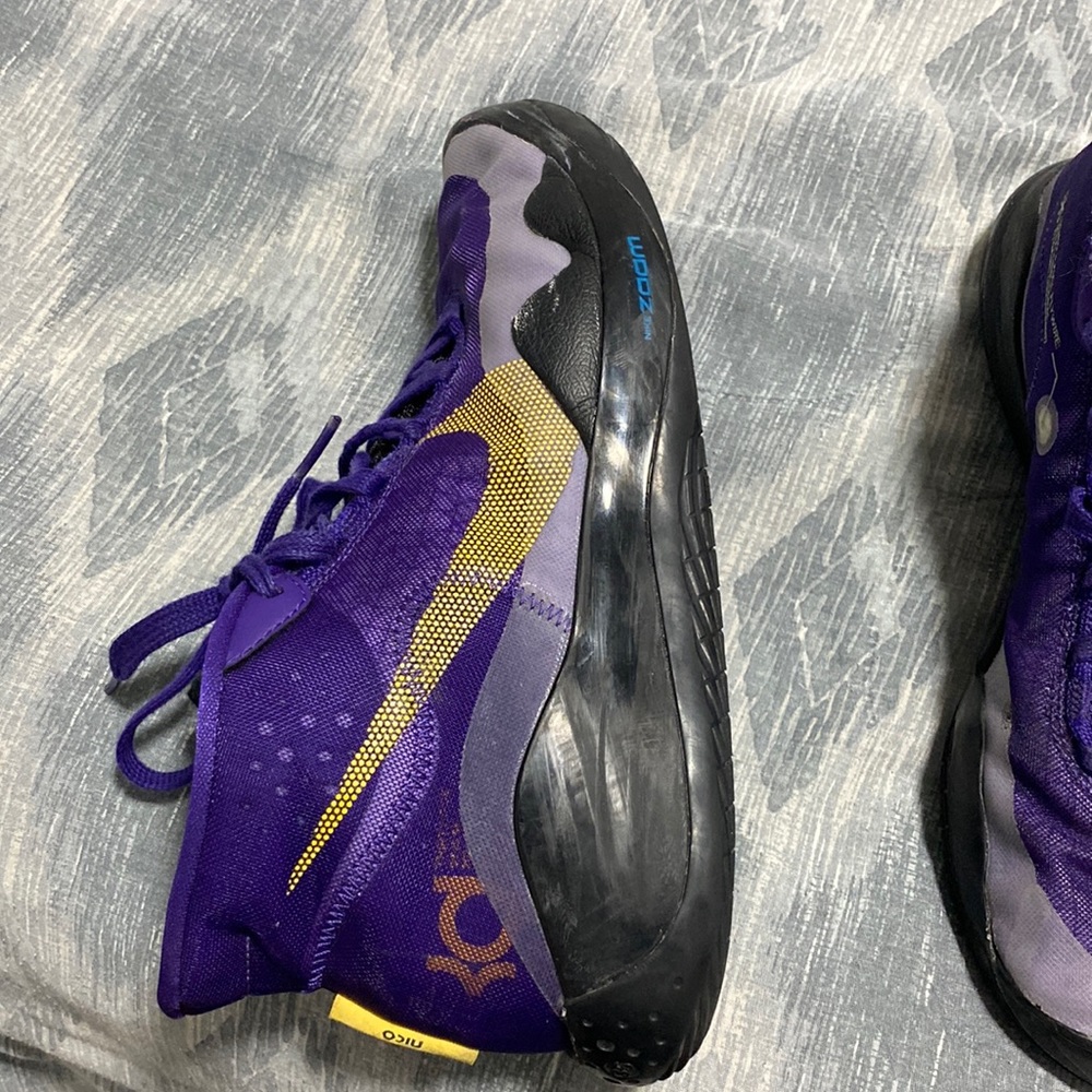 Custom NIKE KD 12s 9.5 mens
